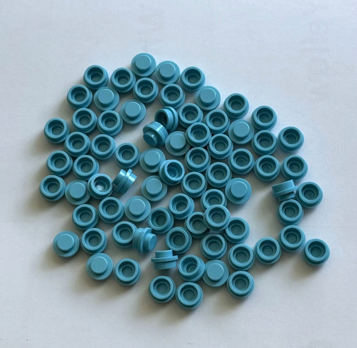 Medium Azure 4073 1x1 Round Plate Brick – Choose Quantity – LEGO® Compatible Bulk Lot